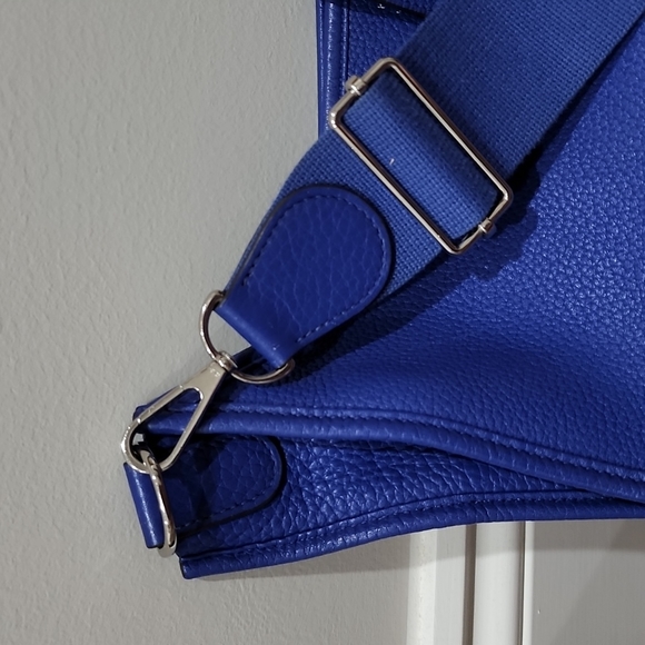 SOLD HERMES Electric Blue Clemence Leather Evelyne III 33 Bag - Picture 5 of 16